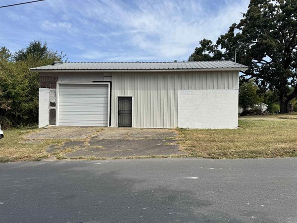 712 W Sullenberger Avenue, Malvern, AR 72104