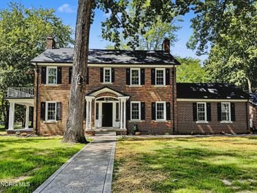 2509 Meadowwood Drive, Toledo, OH 43606