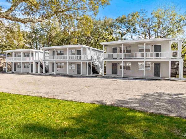6631 Magnolia St, Milton, FL 32570