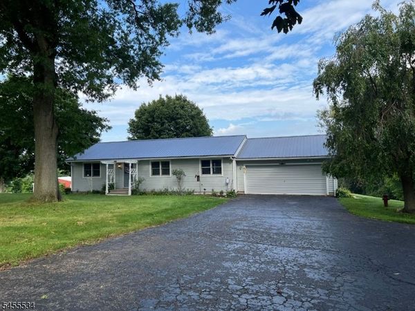 151 Petticoat Ln, Clinton, NJ 08833