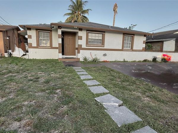230 NW 7th Ave , Dania Beach, FL 33004