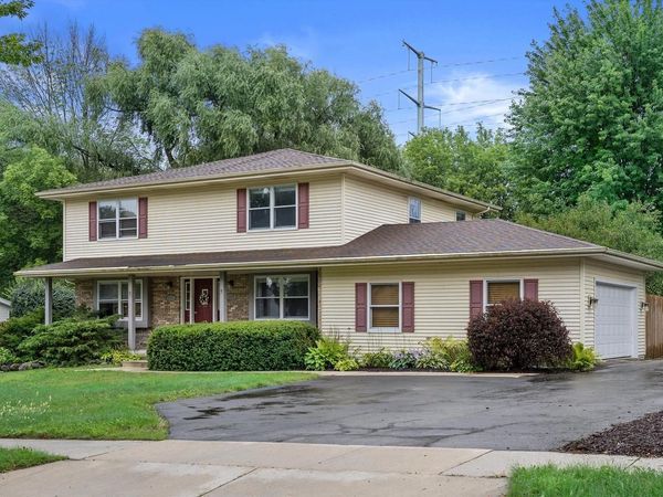 635 W Briarknoll ct -637 COURT, Saukville, WI 53080