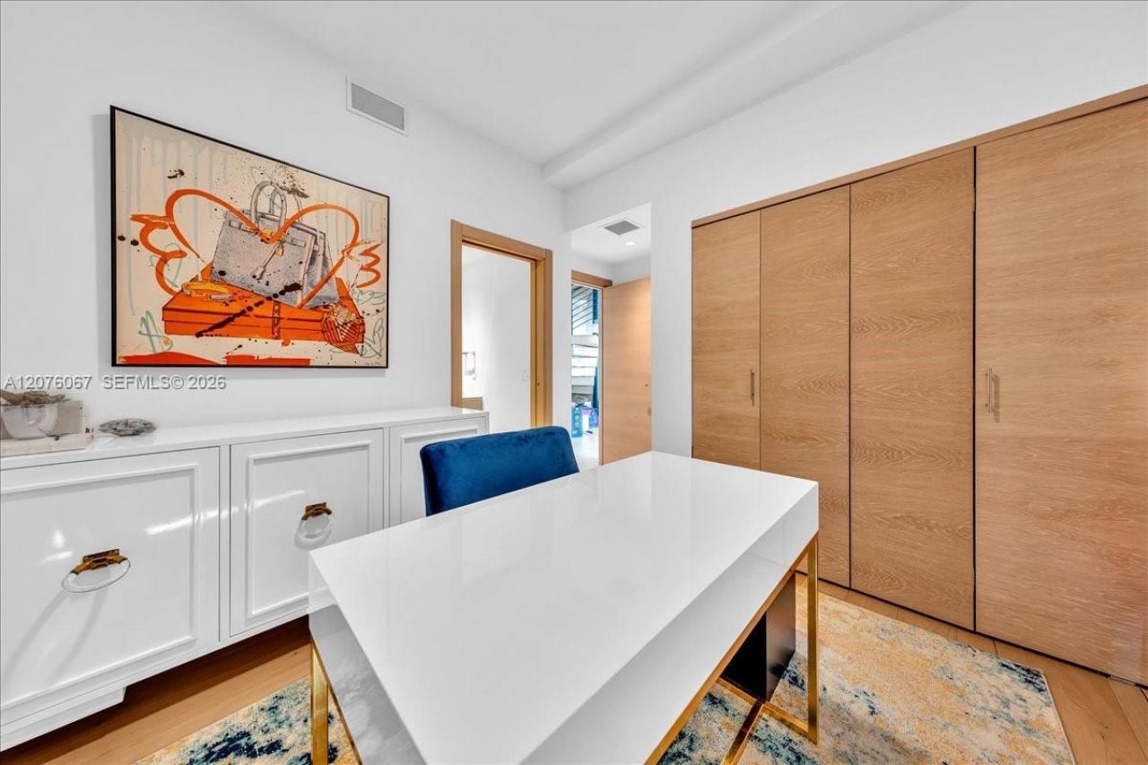 1300 SE Miami Ave, Unit UPH3, Miami, FL 33130 Photo