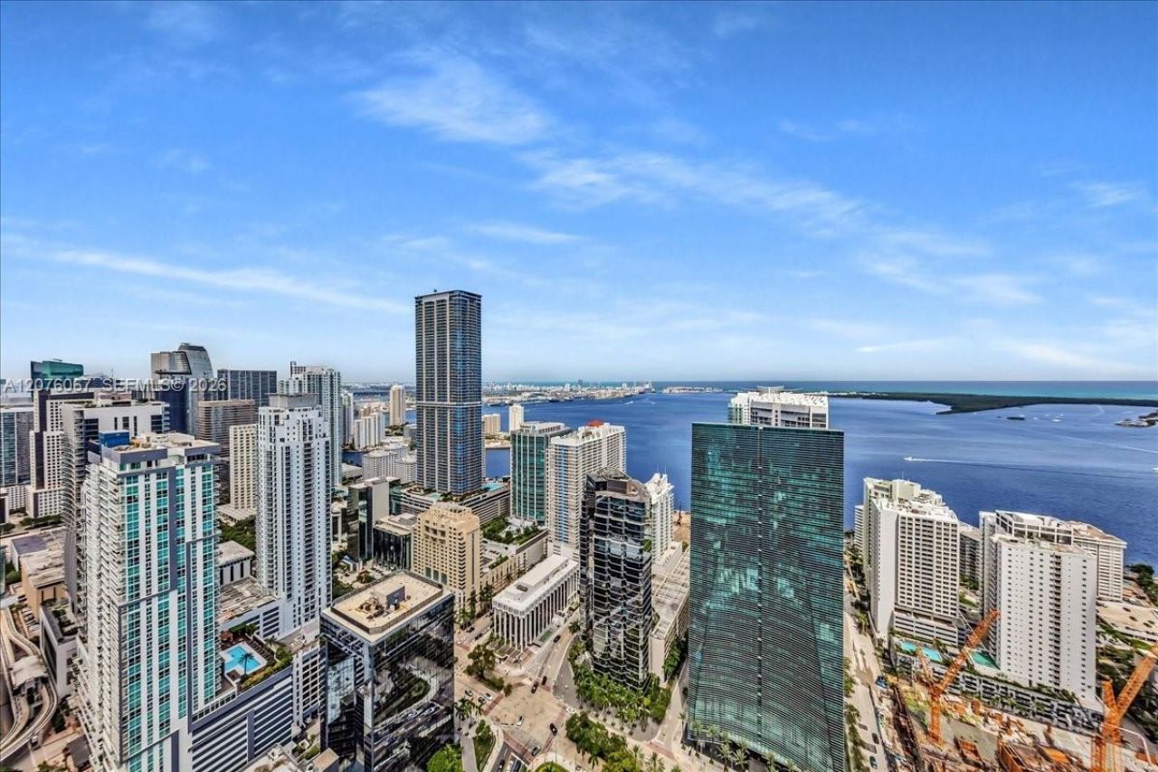 1300 SE Miami Ave, Unit UPH3, Miami, FL 33130 Photo