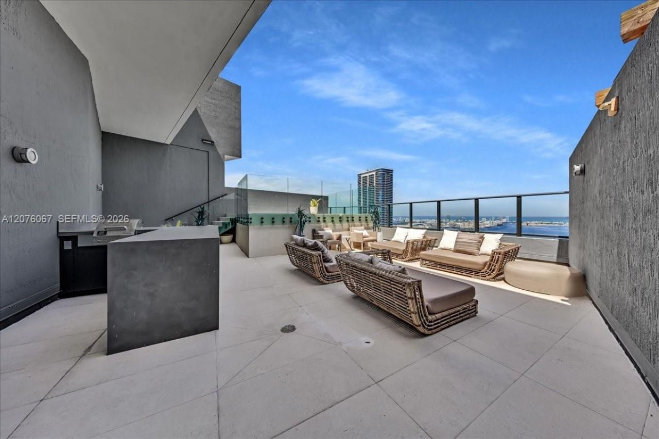 1300 SE Miami Ave, Unit UPH3, Miami, FL 33130 Photo