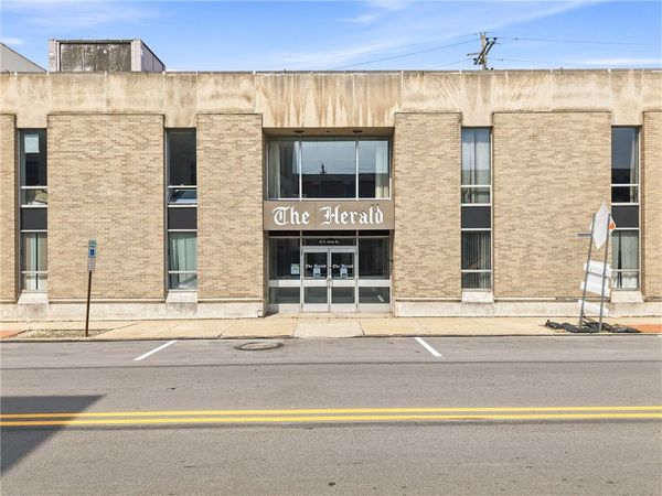 52 S Dock, Sharon, PA 16146