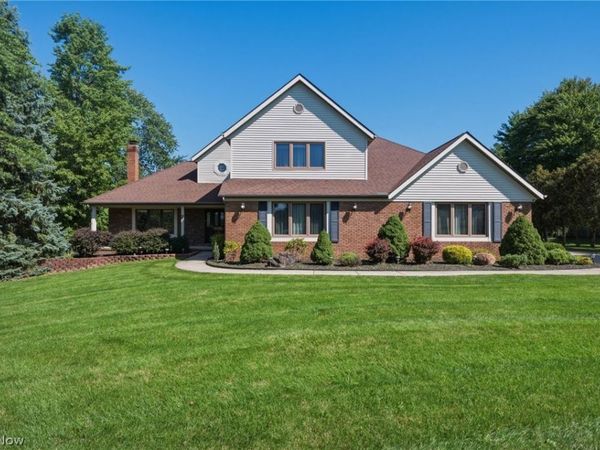 9530 Rainbow Lane , North Royalton, OH 44133
