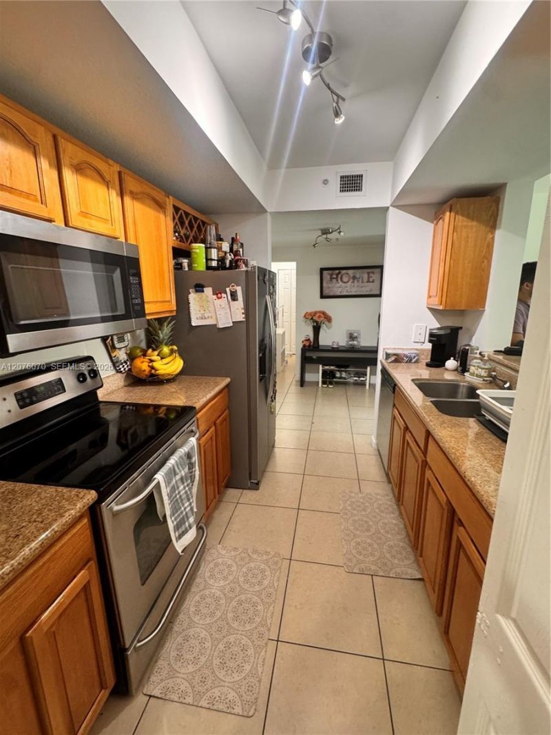 4242 NW 2nd St , Unit 808, Miami, FL 33126 Photo