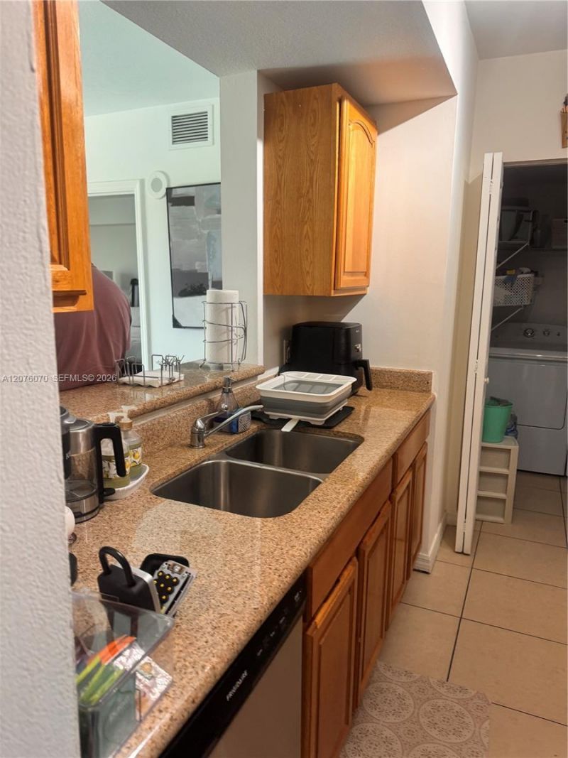 4242 NW 2nd St , Unit 808, Miami, FL 33126 Photo