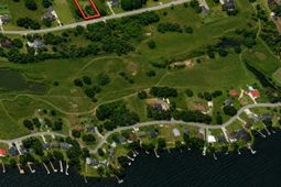 1298 Tennis Lane photo 4
