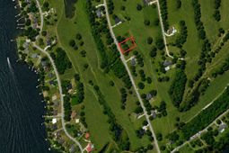 1298 Tennis Lane photo 4