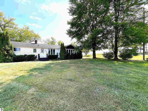 1024 Weidman Road E, Rosebush, MI 48878