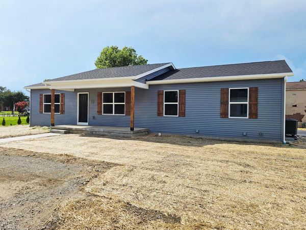 22 Cross Street , Bloomingburg, OH 43106
