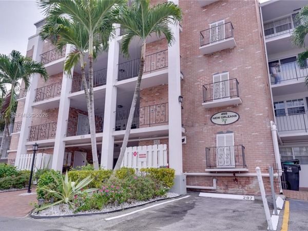 455 Paradise Isle Blvd, Unit 402, Hallandale Beach, FL 33009