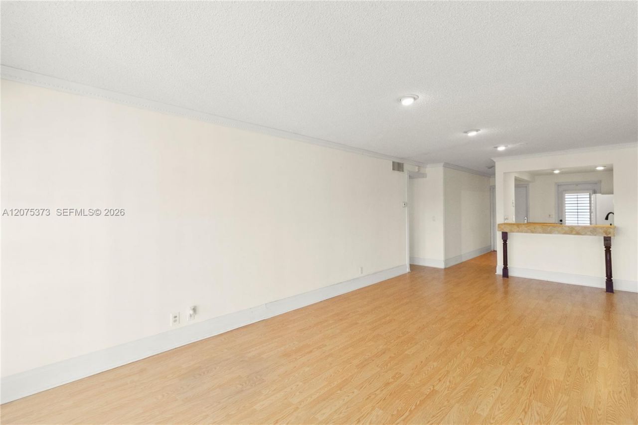455 Paradise Isle Blvd, Unit 402, Hallandale Beach, FL 33009 Photo