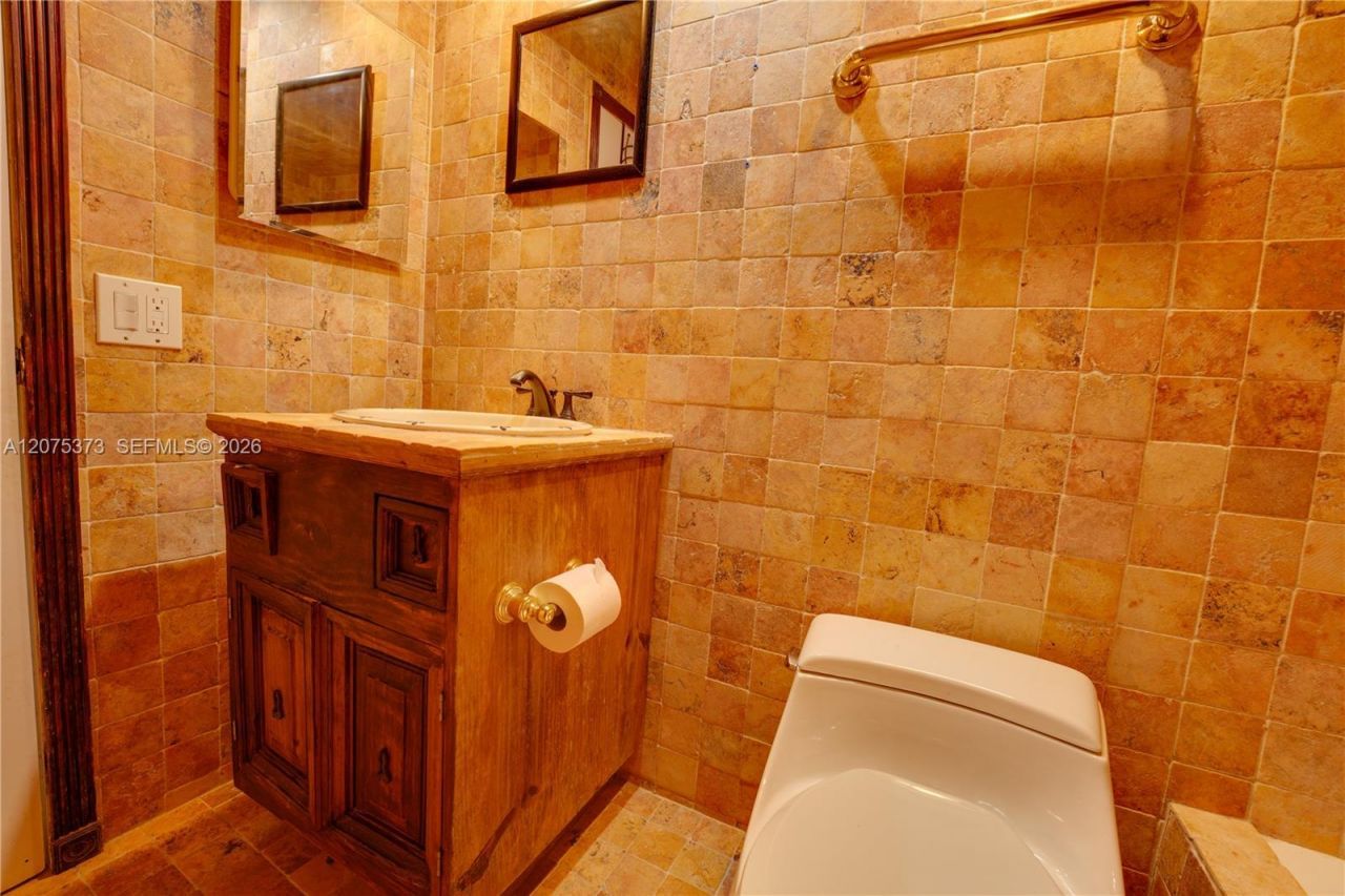 455 Paradise Isle Blvd, Unit 402, Hallandale Beach, FL 33009 Photo