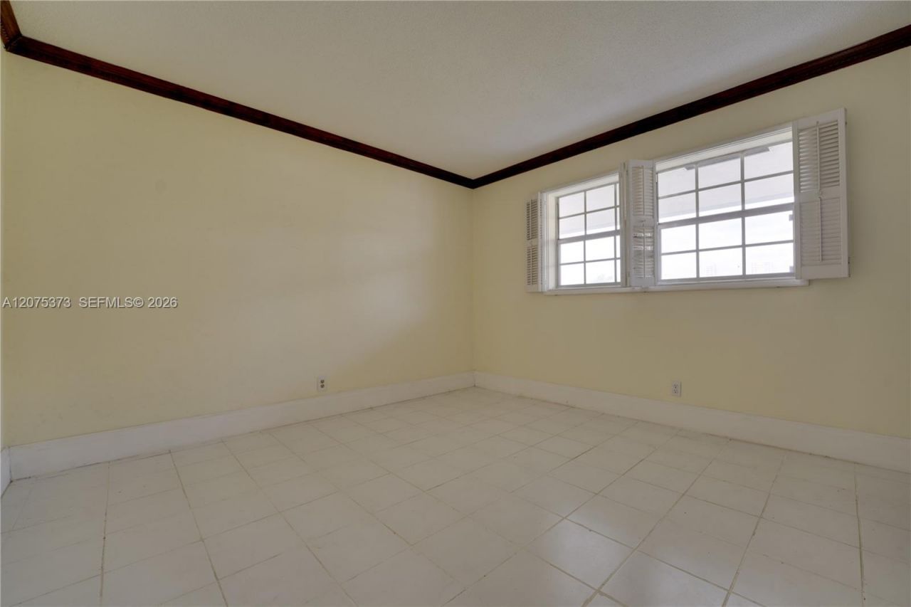 455 Paradise Isle Blvd, Unit 402, Hallandale Beach, FL 33009 Photo