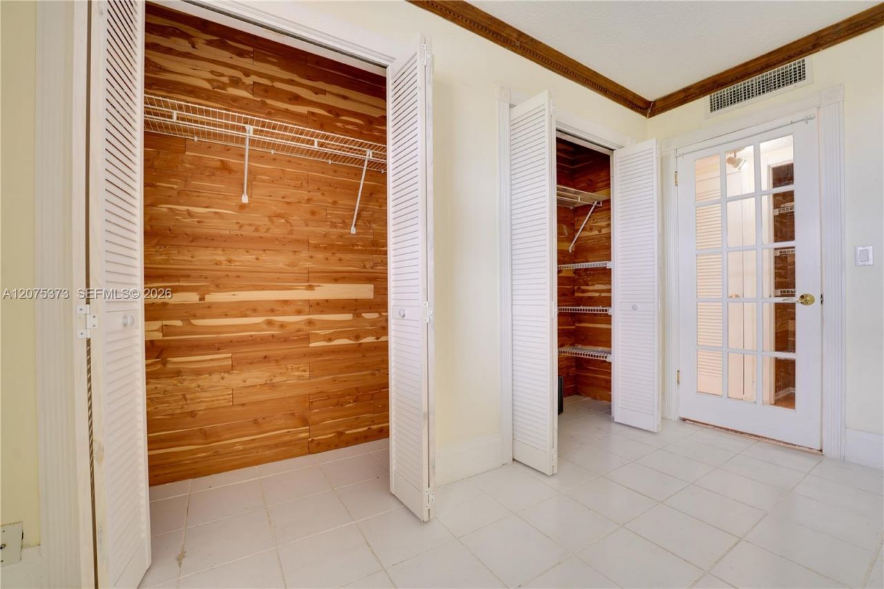 455 Paradise Isle Blvd, Unit 402, Hallandale Beach, FL 33009 Photo