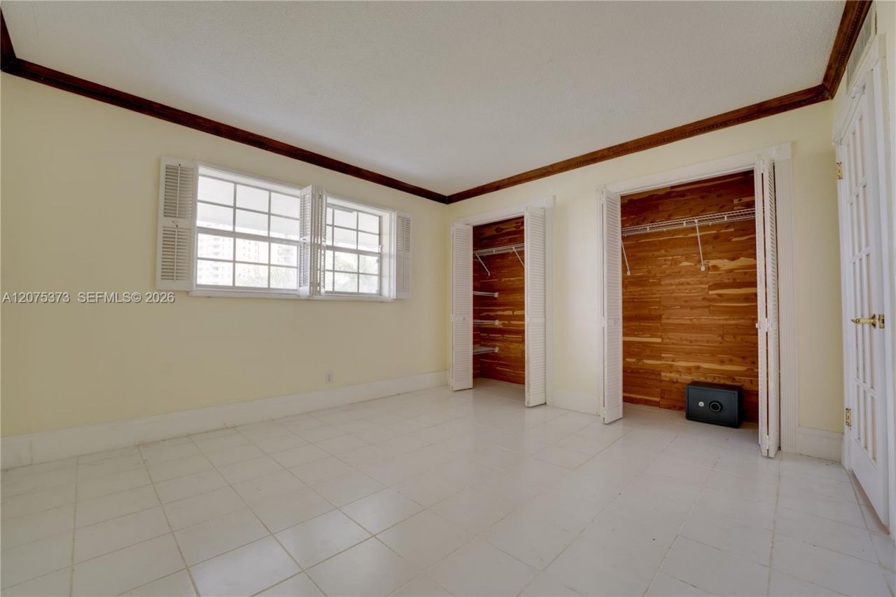 455 Paradise Isle Blvd, Unit 402, Hallandale Beach, FL 33009 Photo