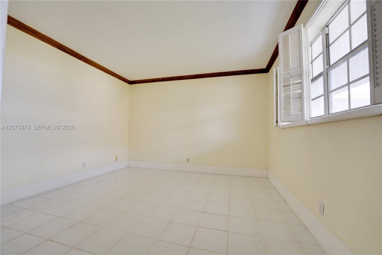 455 Paradise Isle Blvd, Unit 402, Hallandale Beach, FL 33009 Photo