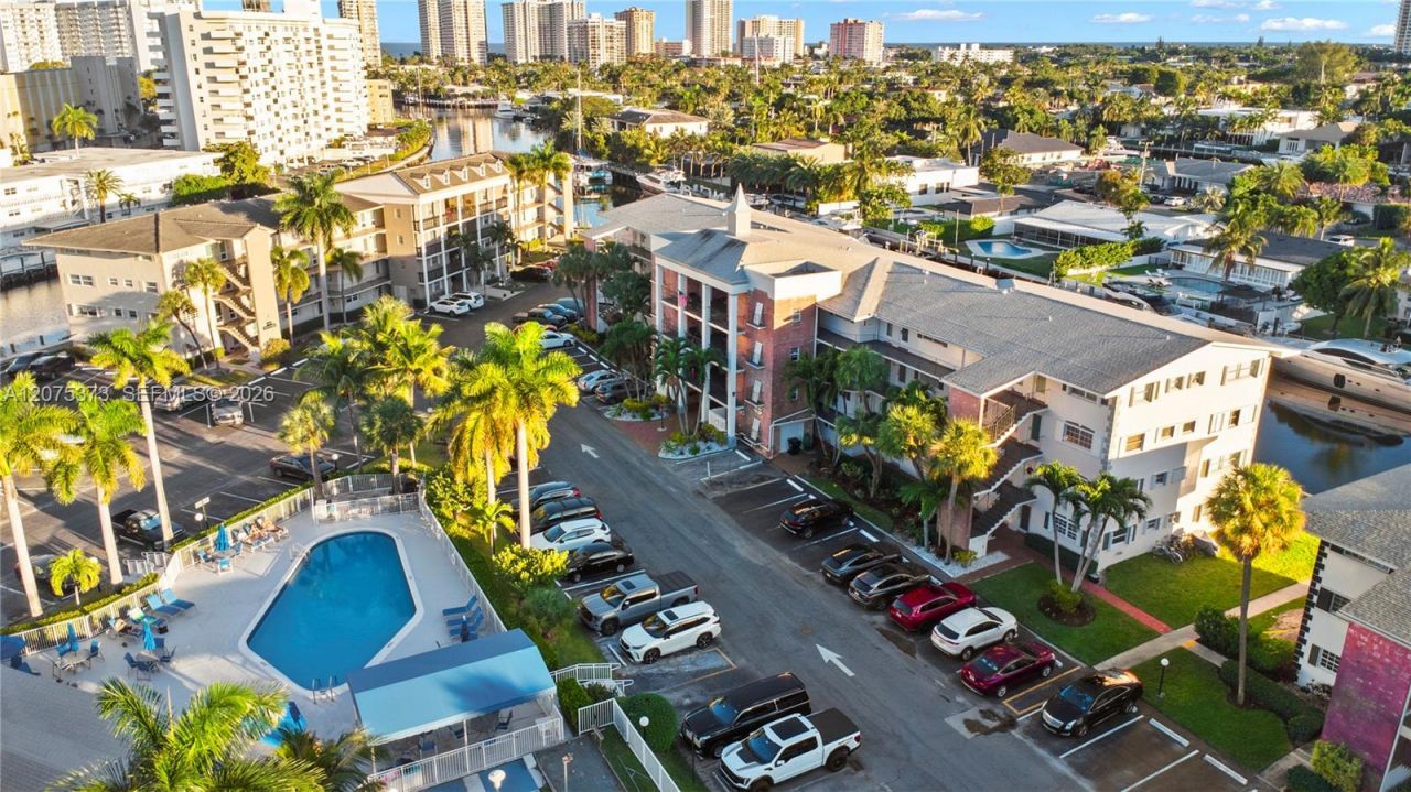 455 Paradise Isle Blvd, Unit 402, Hallandale Beach, FL 33009 Photo