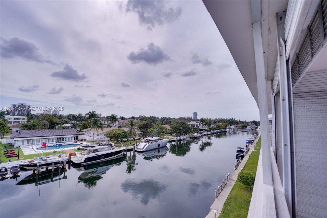 455 Paradise Isle Blvd, Unit 402, Hallandale Beach, FL 33009 Photo