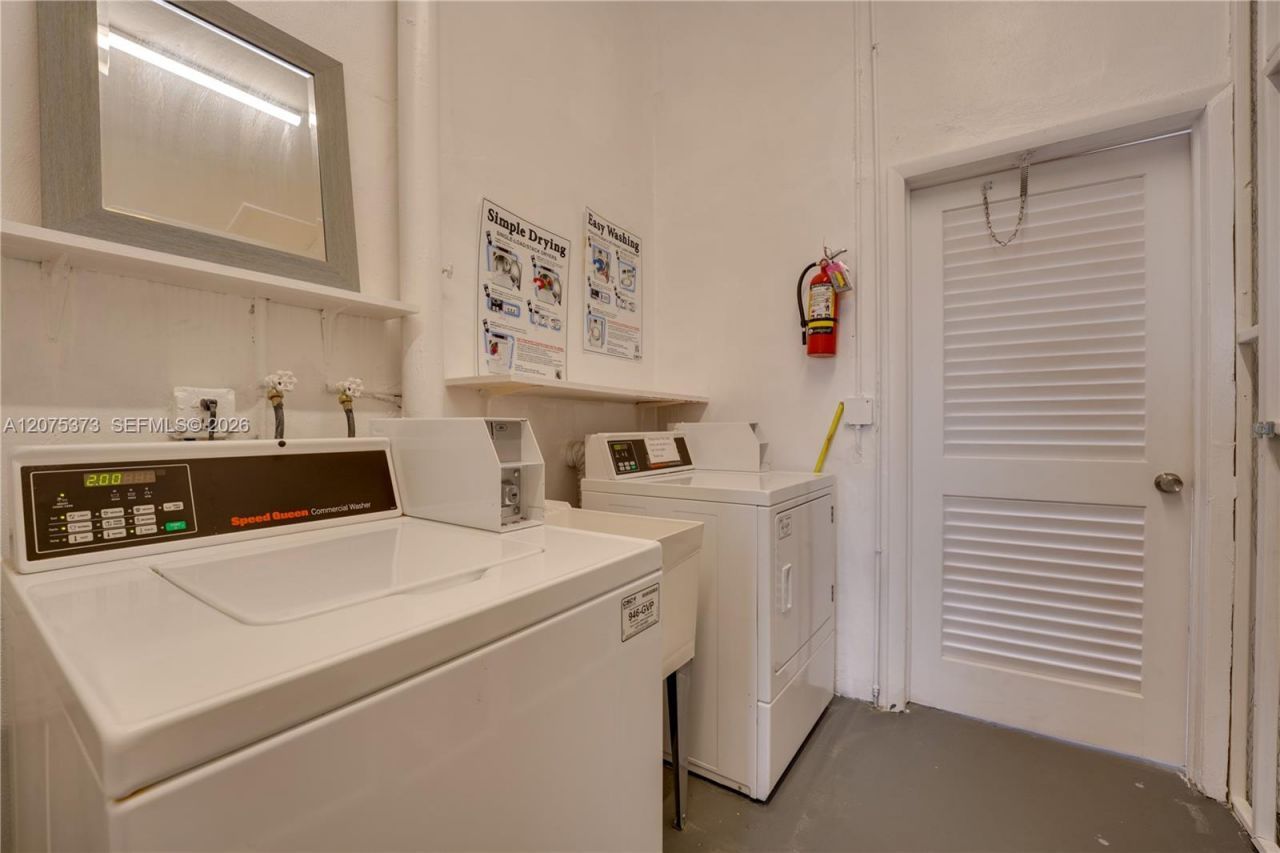 455 Paradise Isle Blvd, Unit 402, Hallandale Beach, FL 33009 Photo