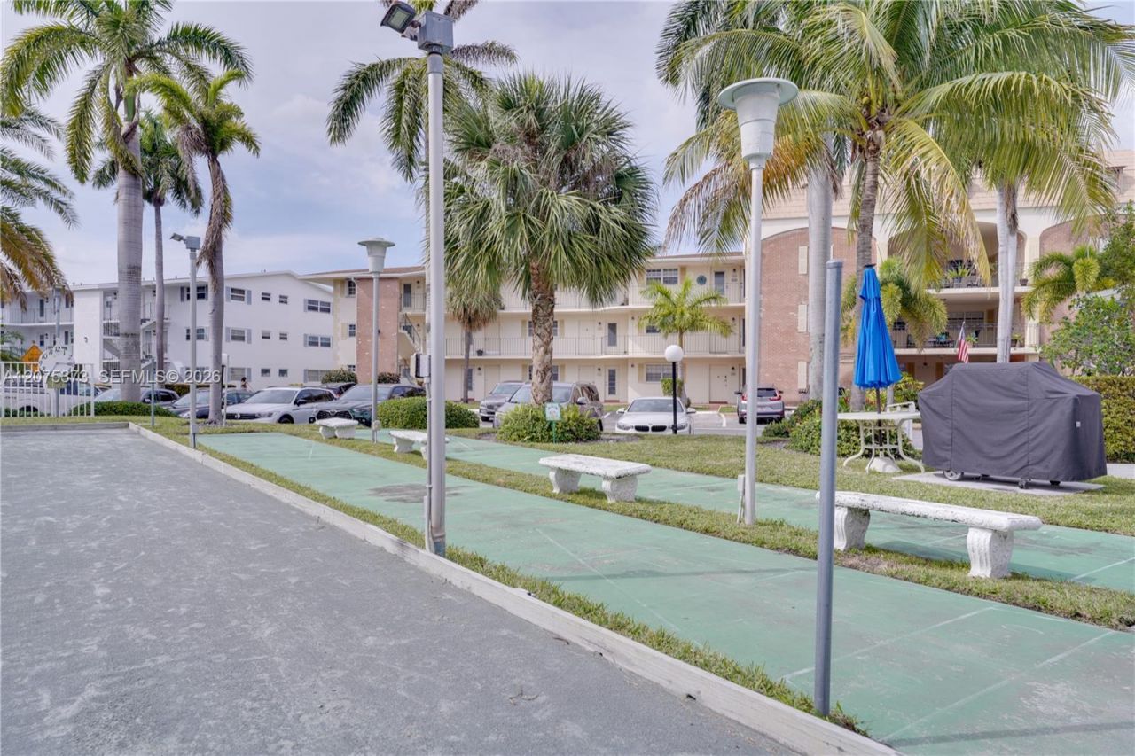455 Paradise Isle Blvd, Unit 402, Hallandale Beach, FL 33009 Photo