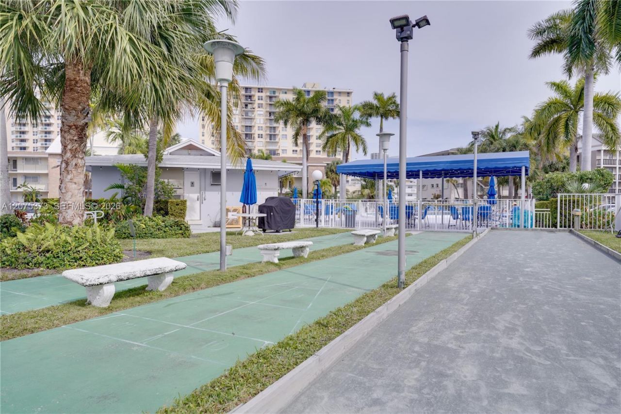 455 Paradise Isle Blvd, Unit 402, Hallandale Beach, FL 33009 Photo