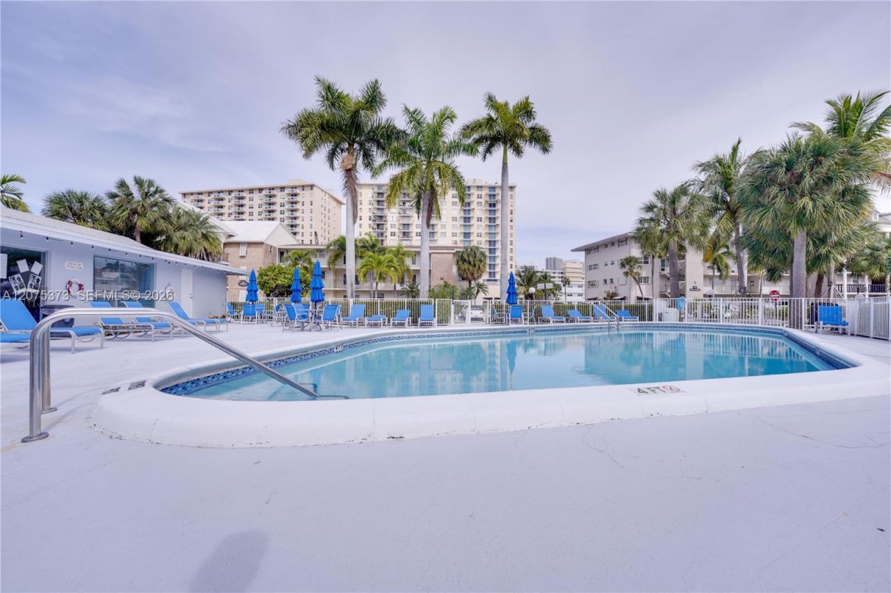 455 Paradise Isle Blvd, Unit 402, Hallandale Beach, FL 33009 Photo