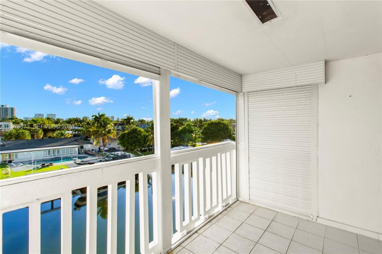 455 Paradise Isle Blvd, Unit 402, Hallandale Beach, FL 33009 Photo