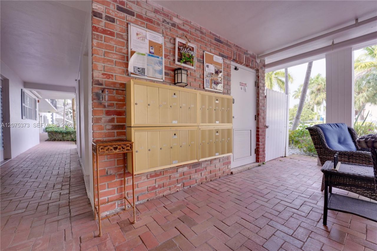 455 Paradise Isle Blvd, Unit 402, Hallandale Beach, FL 33009 Photo