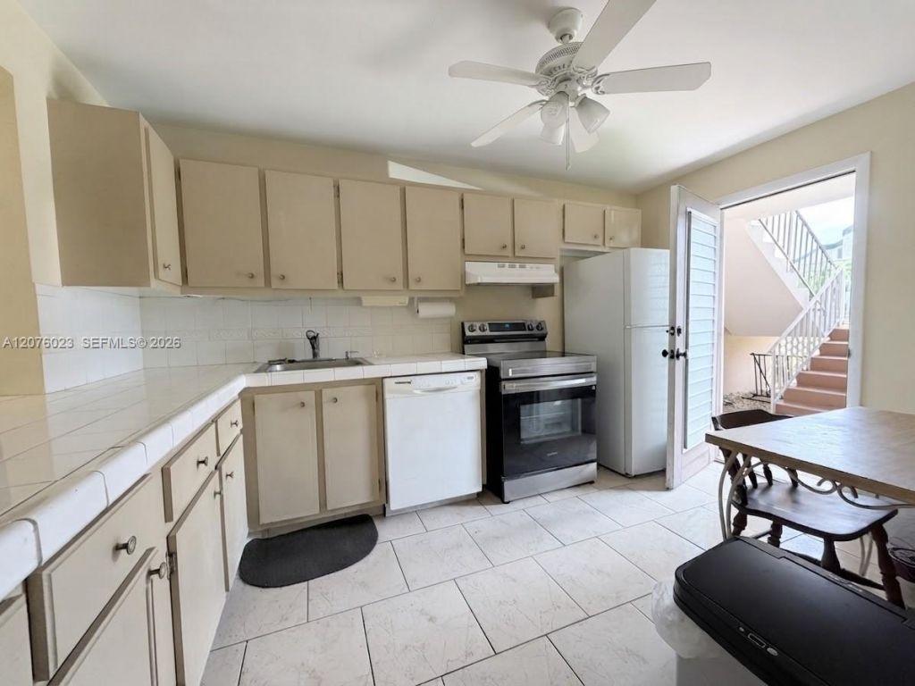 2951 NW 46th Ave, Unit 109, Lauderdale Lakes, FL 33313 Photo