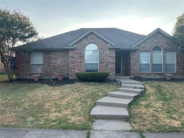 806 Boxwood Drive, Lewisville, TX 75067