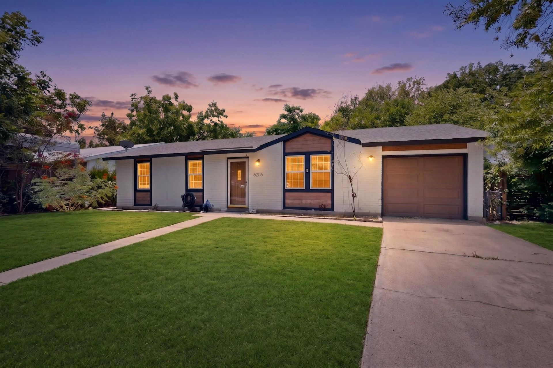 6206 Wagon Bend Trl, Austin, TX 78744 Main Photo