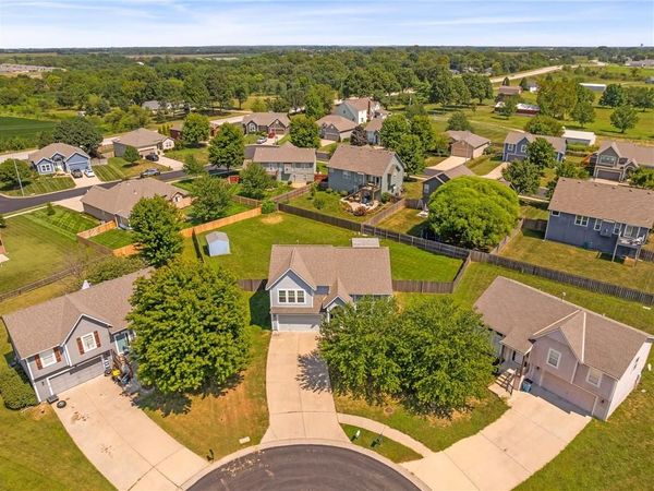 19993 Falcon Ridge Drive, Spring Hill, KS 66083