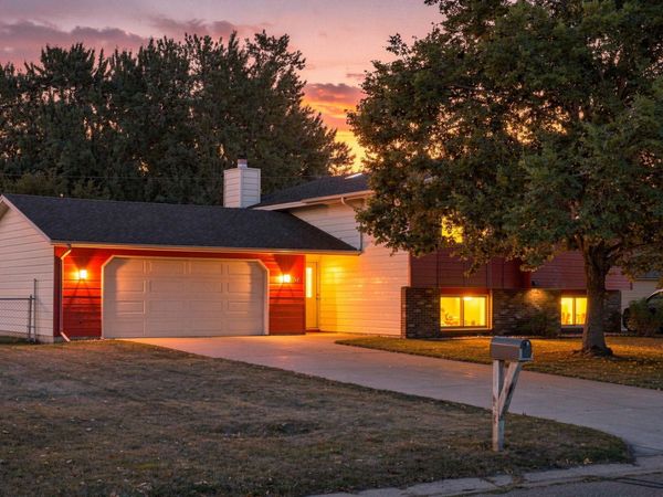 8106 Vincent Avenue N, Brooklyn Park, MN 55444