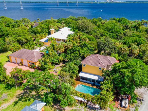 8073 S Indian River Drive, Fort Pierce, FL 34982