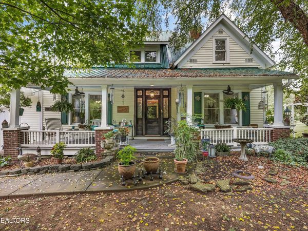 9003 Hill Rd, Knoxville, TN 37938