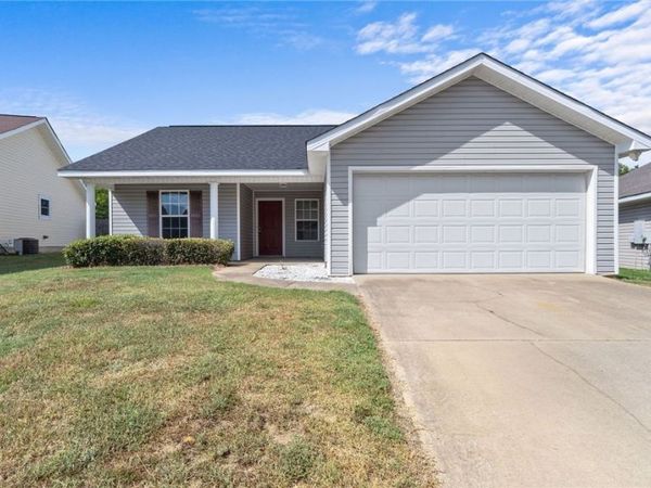 129 Peyton Ln, Moundville, AL 35474