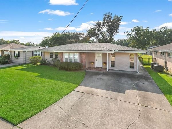 208 DESTREHAN Drive, Destrehan, LA 70047