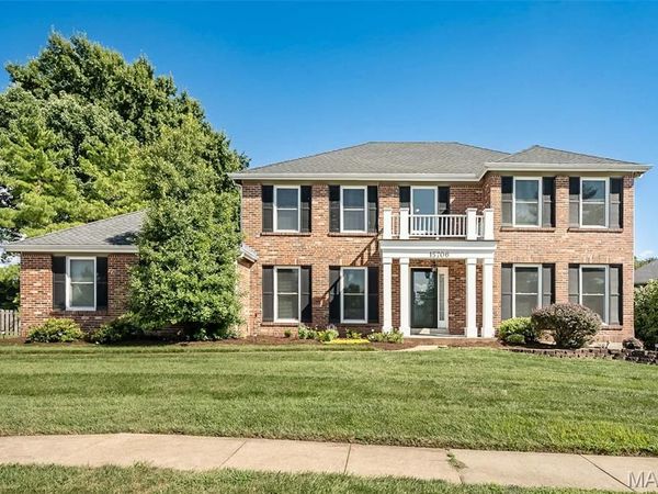 15706 Heathercroft Drive, Chesterfield, MO 63017
