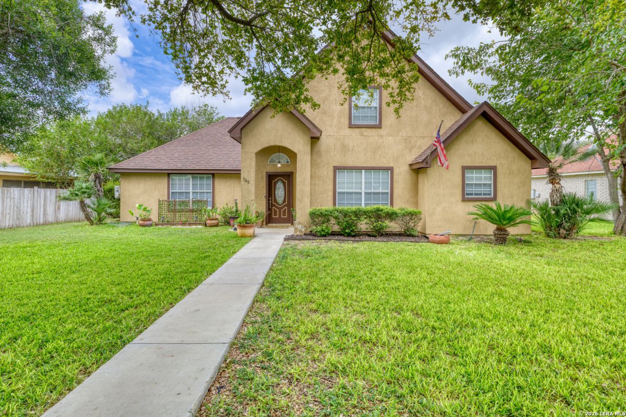 705 Sunrise Ave, Uvalde, TX 78801 Main Photo