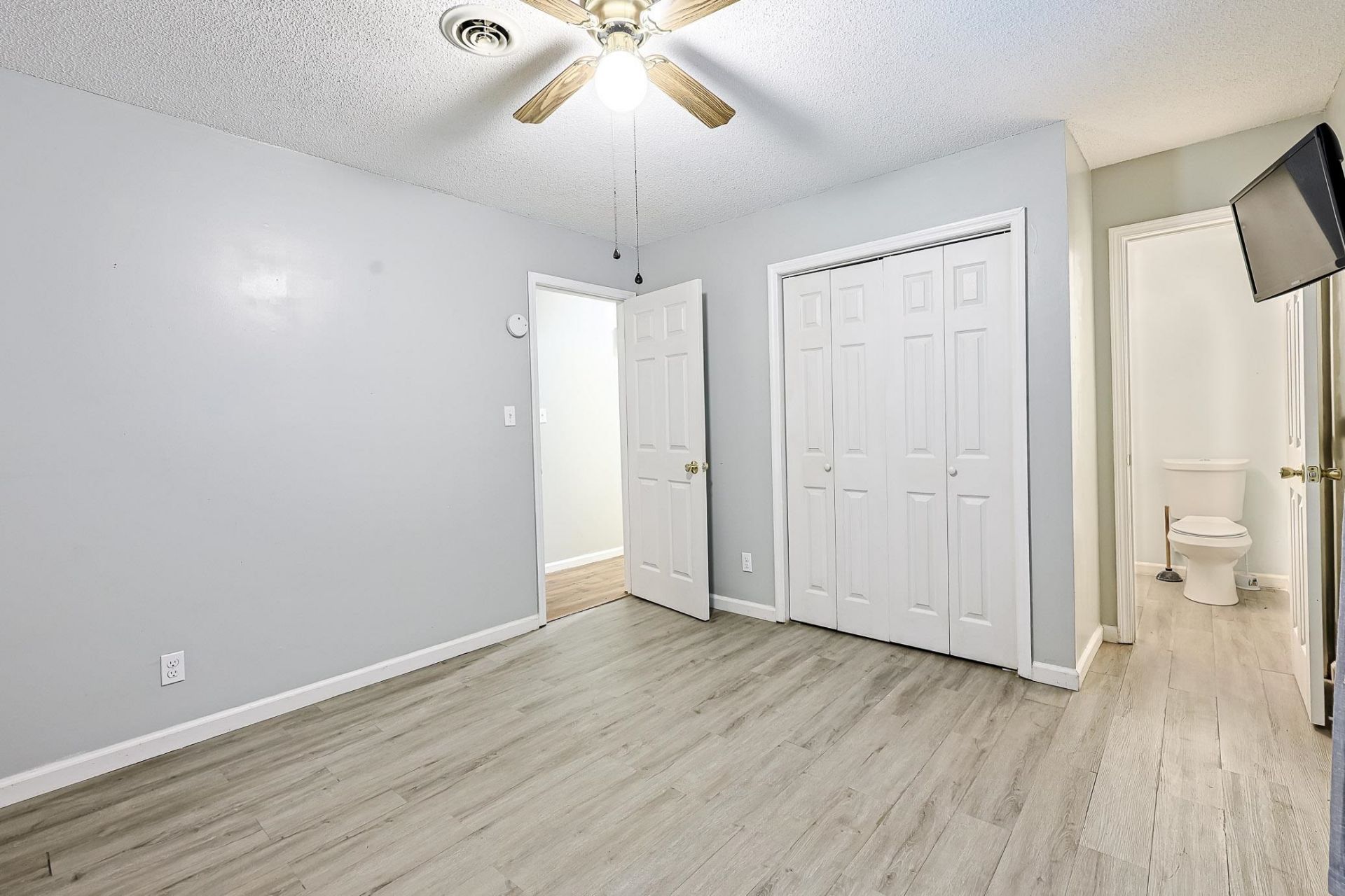 104 S Eaddy St. Photo 8