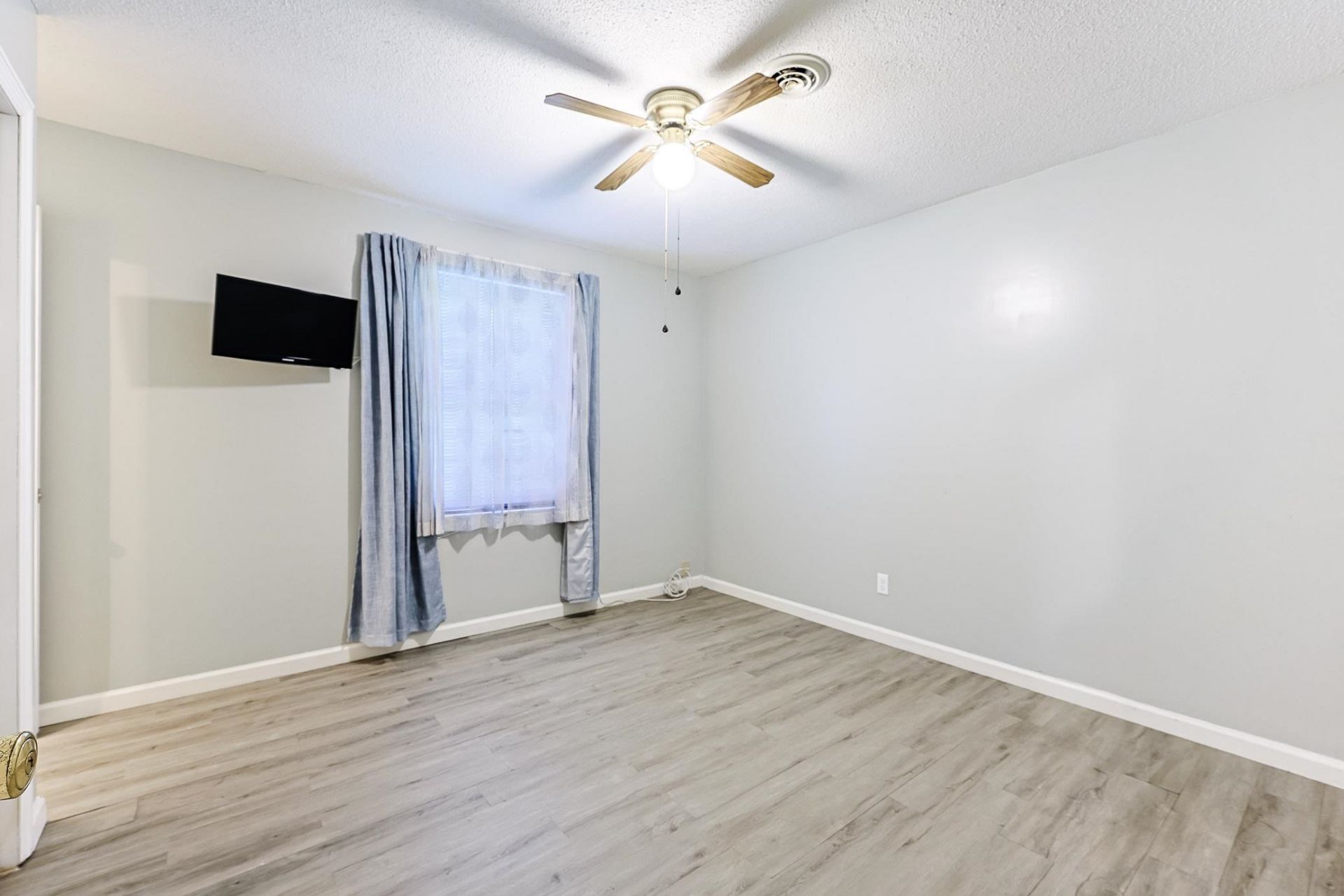 104 S Eaddy St. Photo 9
