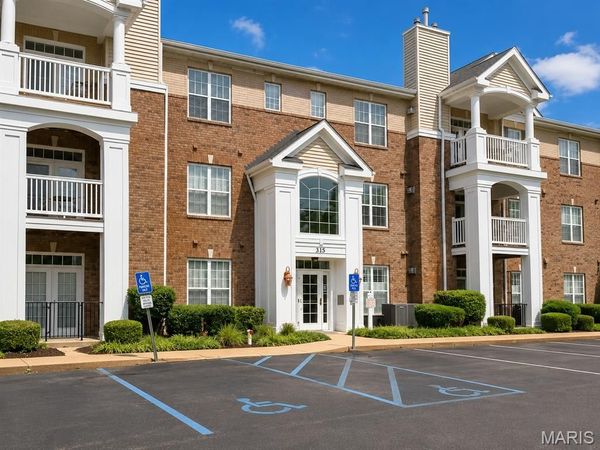 1151 Mill Crossing Drive, Unit 202, Creve Coeur, MO 63141