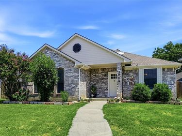 7004 Bentley Avenue, Fort Worth, TX 76137