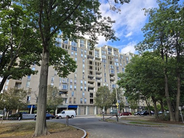 77 Pond Ave, Unit 703, Brookline, MA 02445