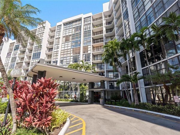800 Parkview Dr , Unit 909, Hallandale Beach, FL 33009