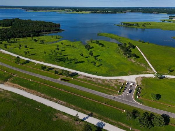 352 Lakeshore Lane , Windom, TX 75492